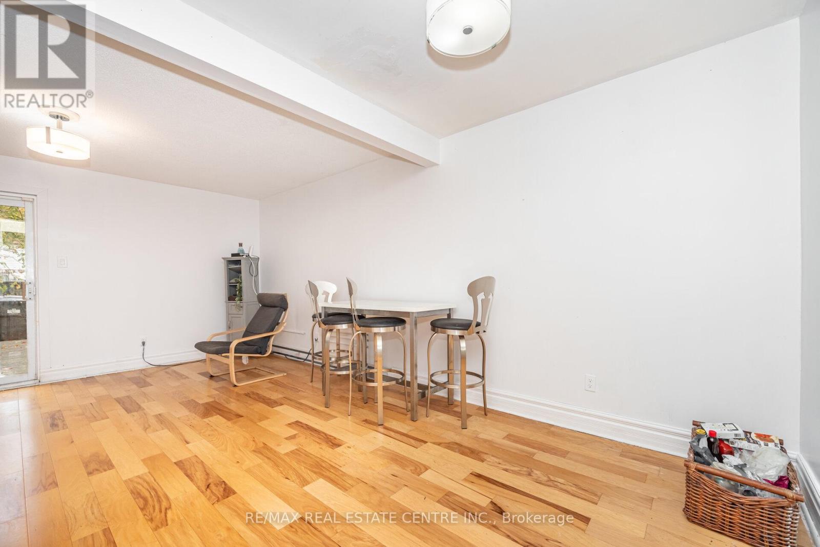 26 Haley Court, Brampton, Ontario  L6S 1N6 - Photo 9 - W12784054