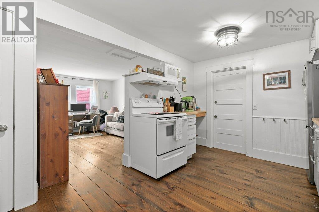 43 Queen Street, Chester, Nova Scotia  B0J 1J0 - Photo 11 - 202602659