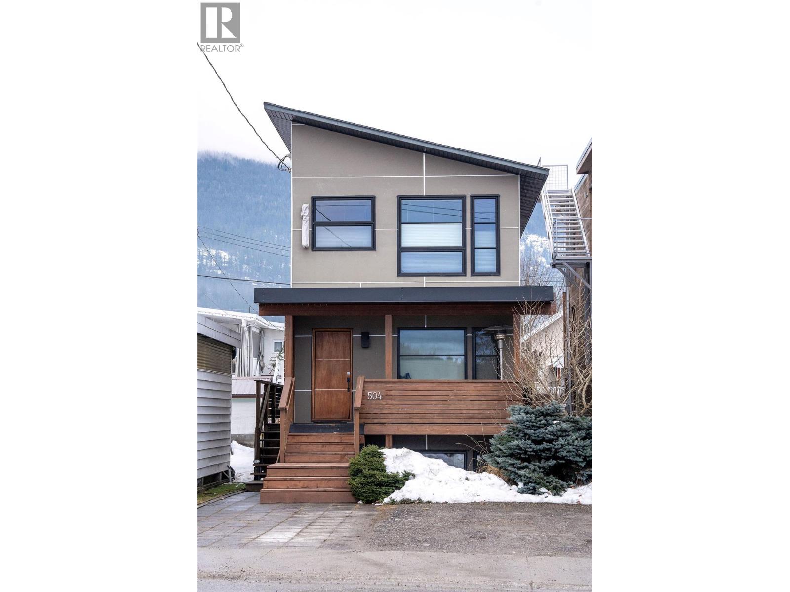 504 Ninth Street E, Revelstoke, British Columbia