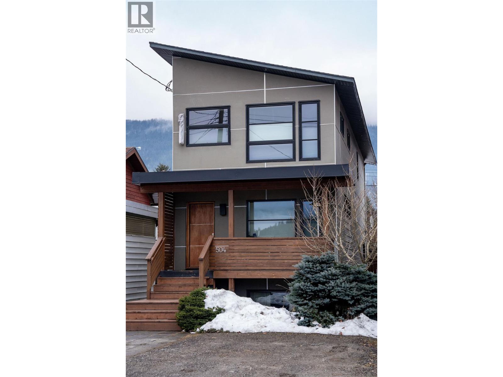 504 Ninth Street E, Revelstoke, British Columbia  V0E 2S0 - Photo 2 - 10375450