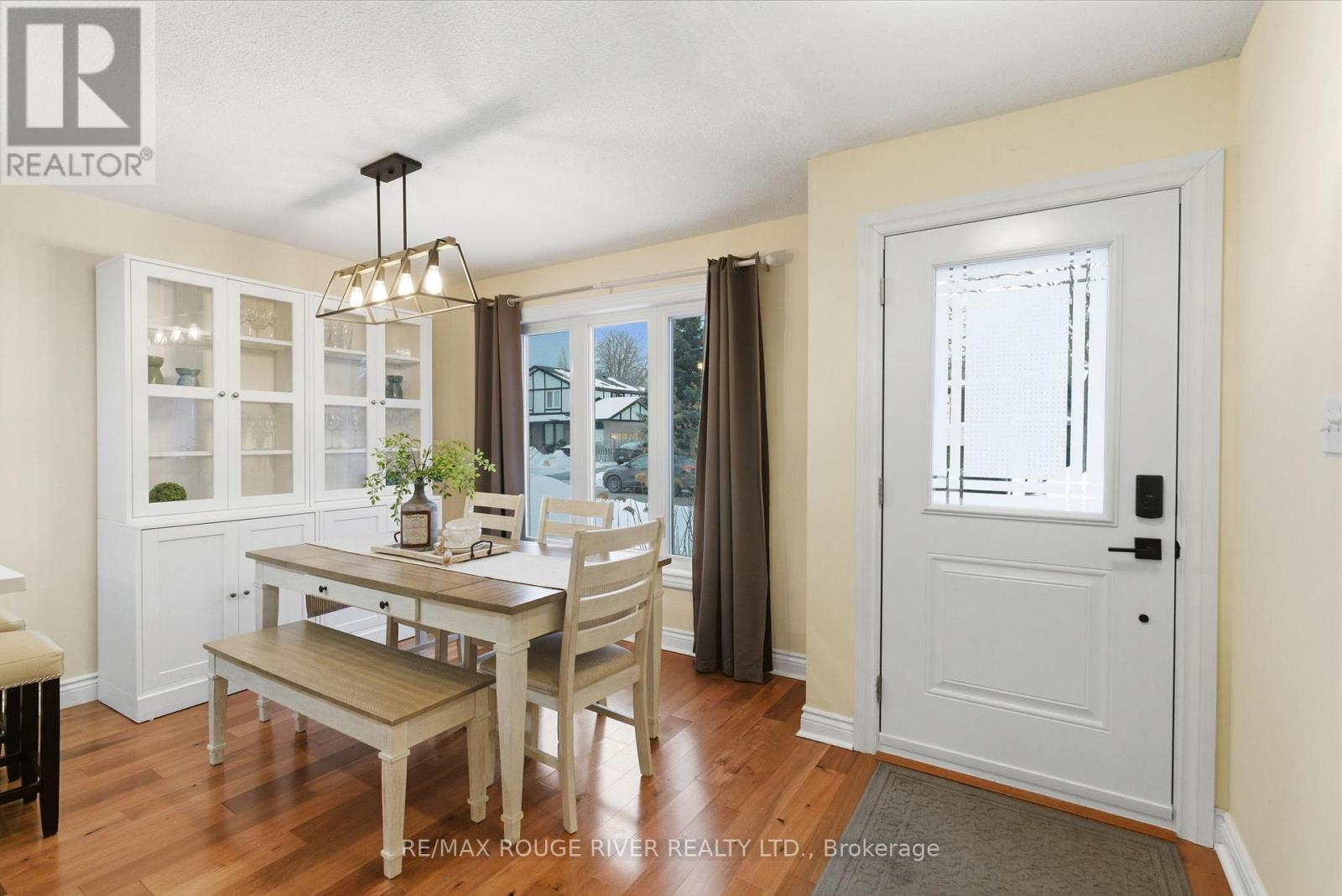 5 Glenmount Court, Whitby, Ontario  L1N 5M7 - Photo 3 - E12784154