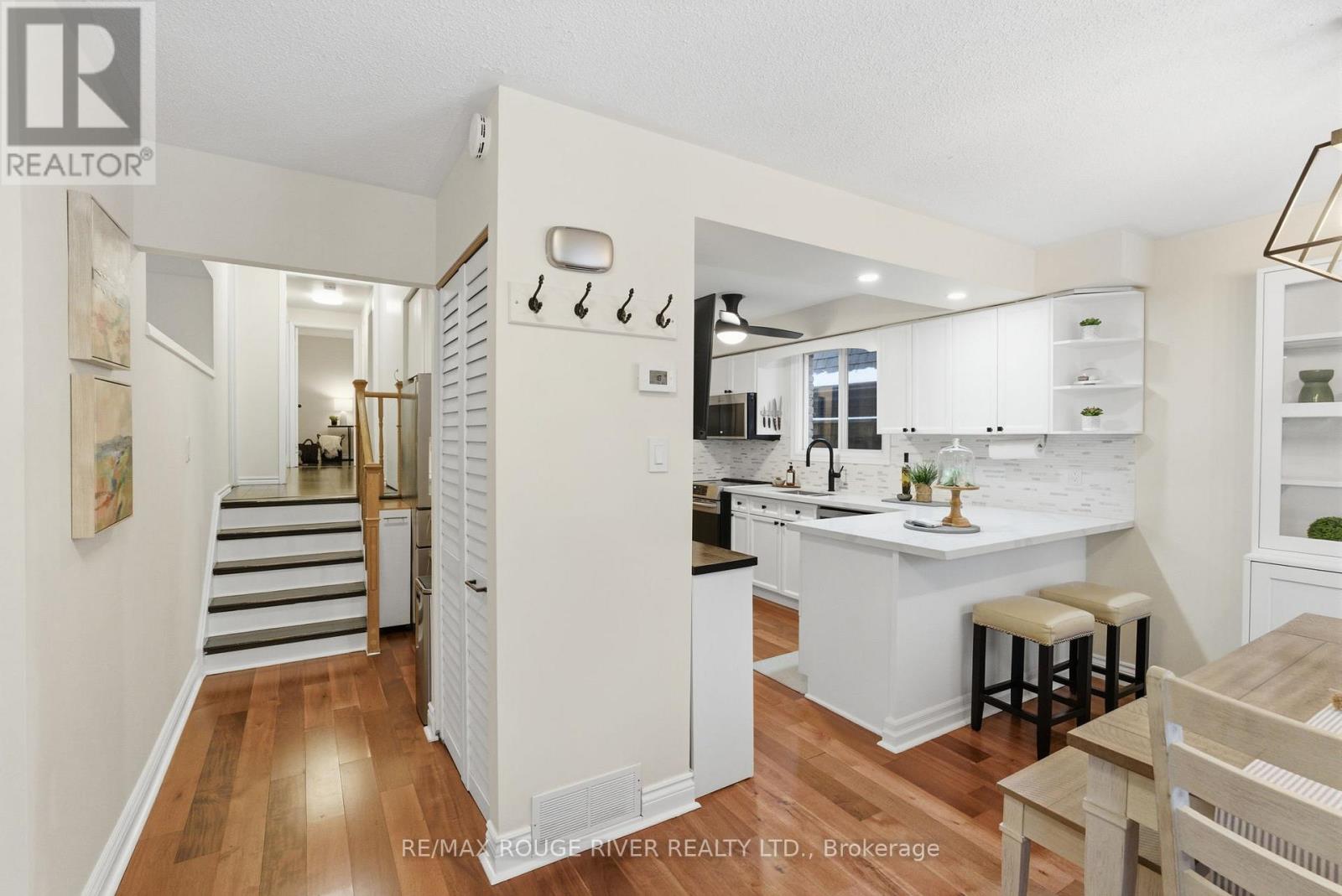 5 Glenmount Court, Whitby, Ontario  L1N 5M7 - Photo 4 - E12784154