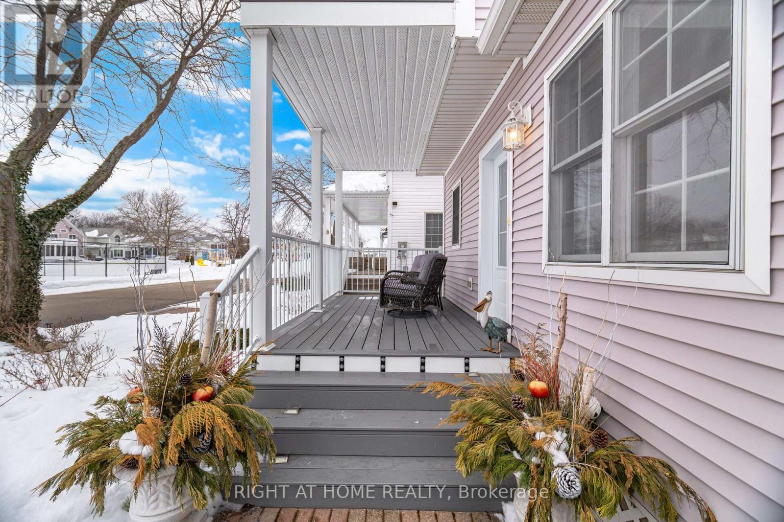 10 Lighthouse Point, Fort Erie, Ontario  L0S 1B0 - Photo 6 - X12783926