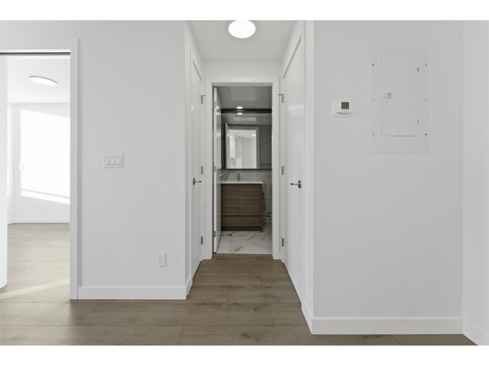 1409 10626 City Parkway, Surrey, British Columbia  V3T 0S3 - Photo 12 - R3089041