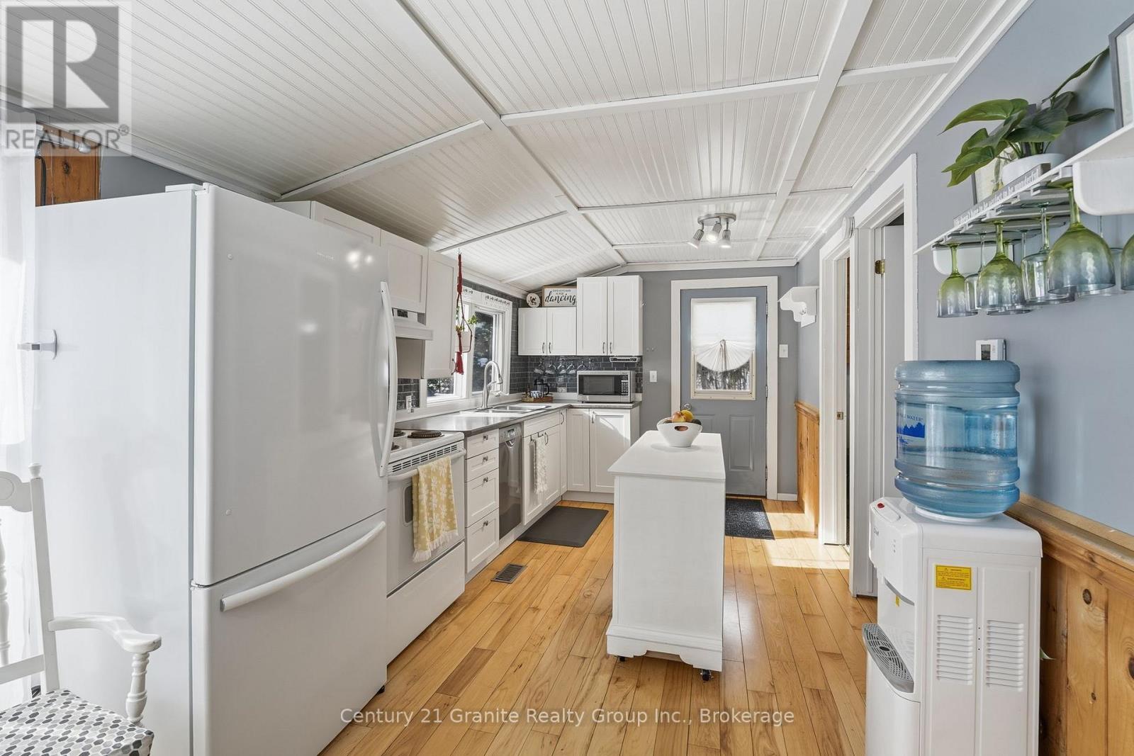 1019 Pike Lane, Dysart Et Al, Ontario K0M 1S0 - Photo 10 - X12784164