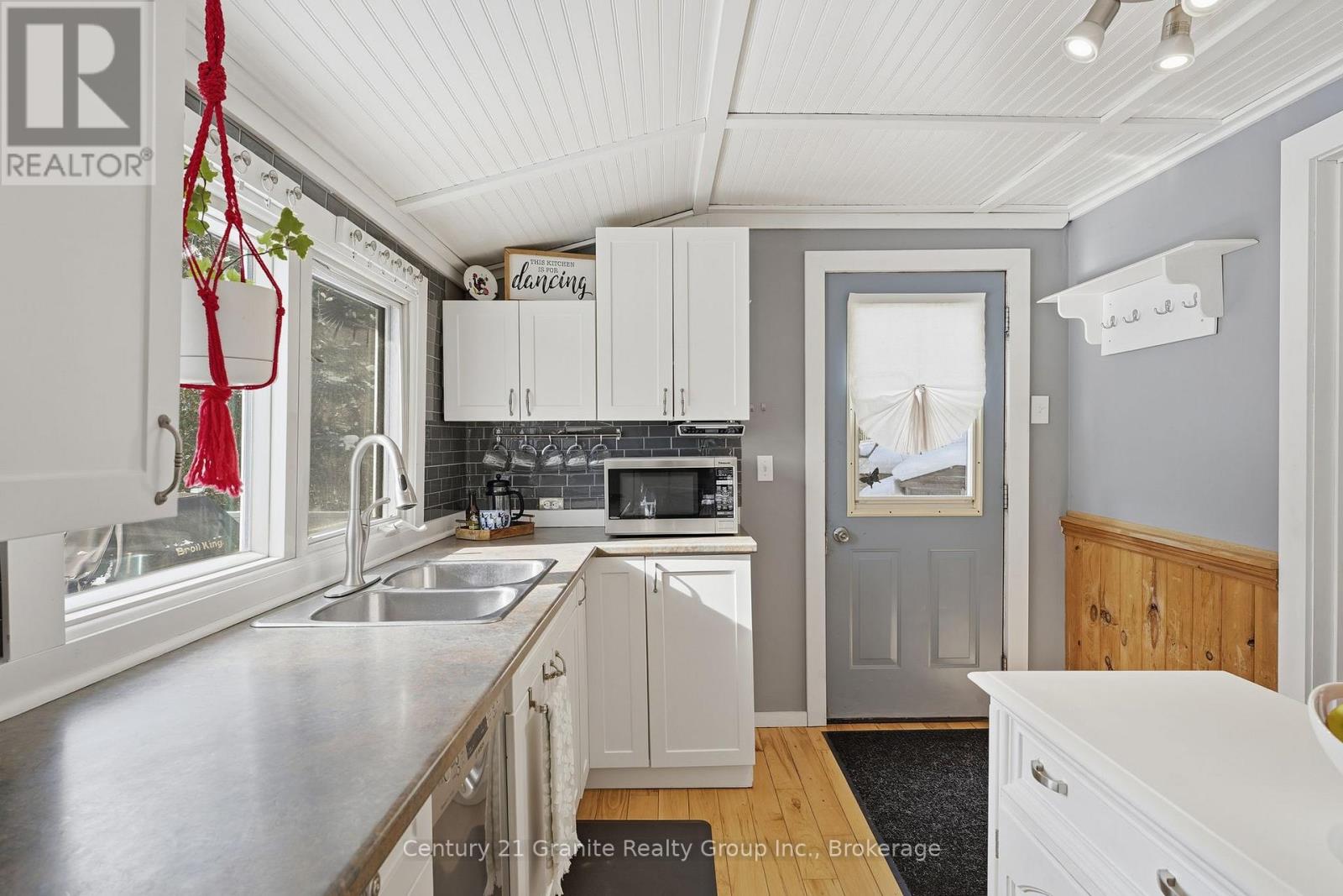 1019 Pike Lane, Dysart Et Al, Ontario K0M 1S0 - Photo 6 - X12784164