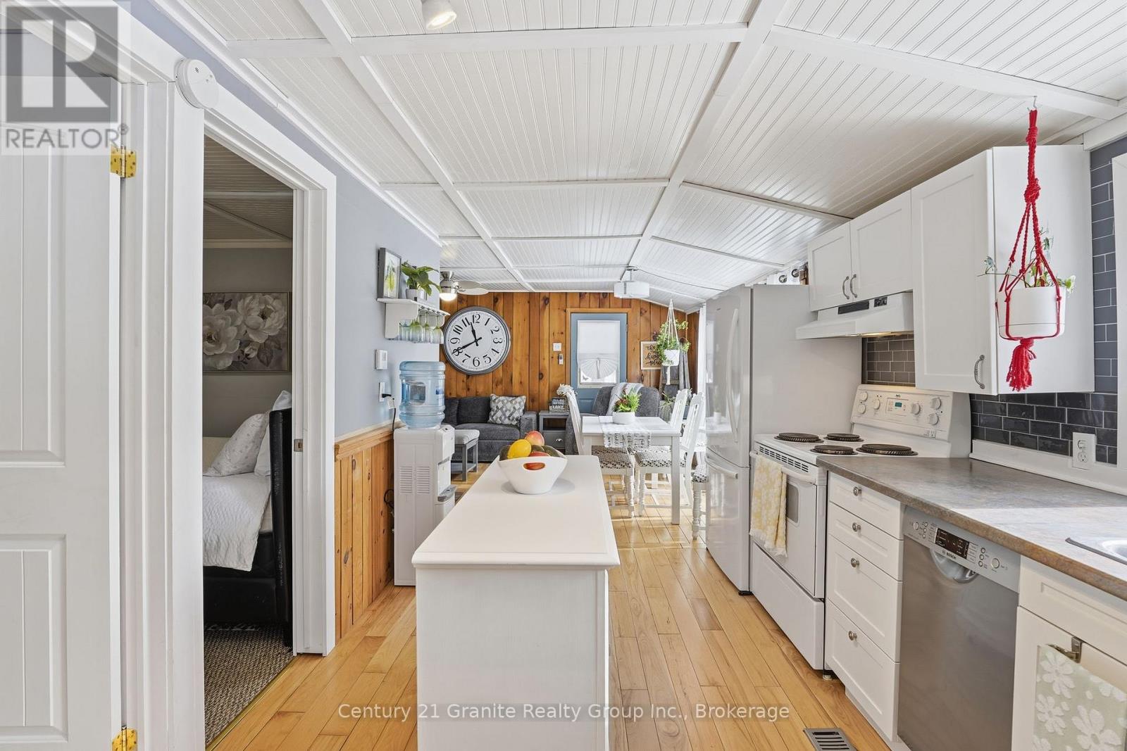 1019 Pike Lane, Dysart Et Al, Ontario K0M 1S0 - Photo 9 - X12784164