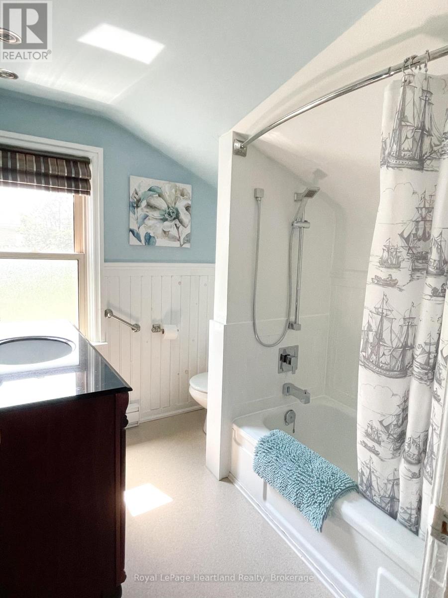 261 Cobourg Street, Goderich, Ontario  N7A 1R9 - Photo 11 - X12784192