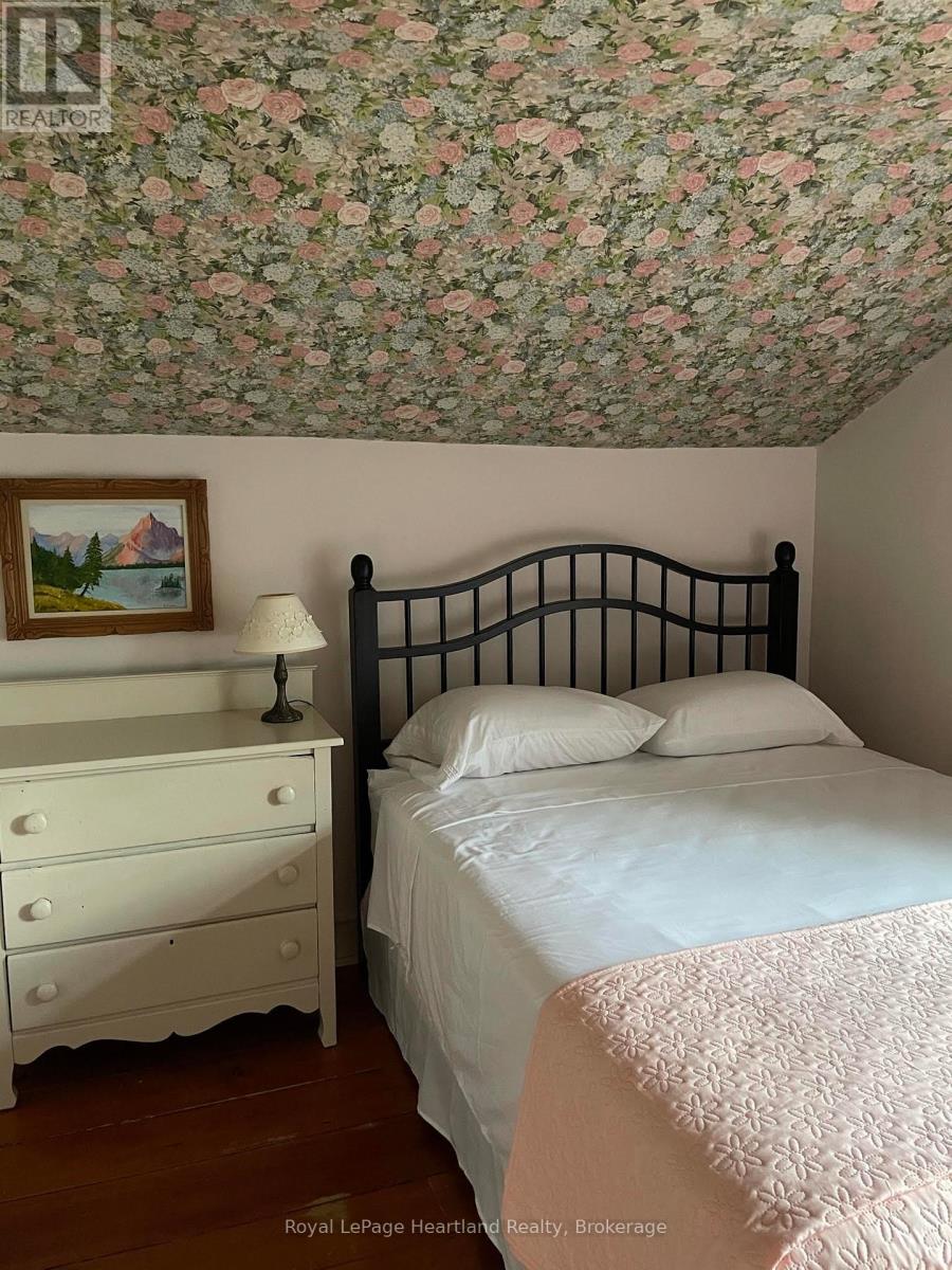 261 Cobourg Street, Goderich, Ontario  N7A 1R9 - Photo 9 - X12784192