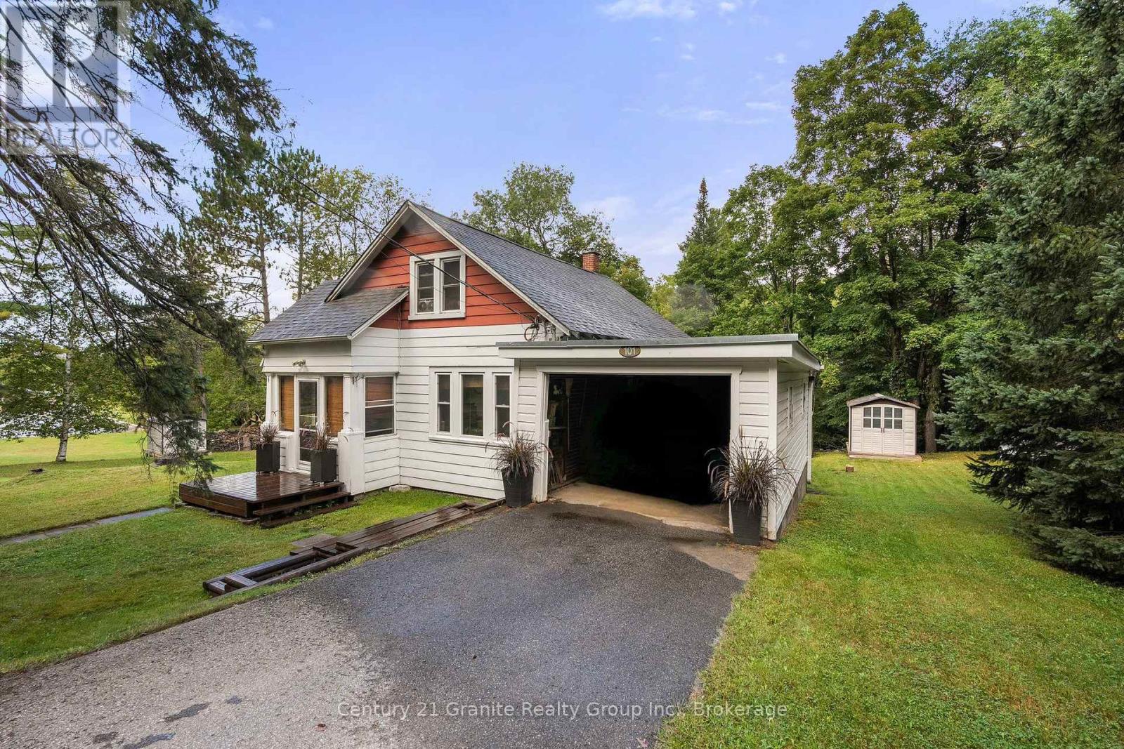 101 Victoria Street, Dysart Et Al, Ontario K0M 1S0 - Photo 2 - X12784224