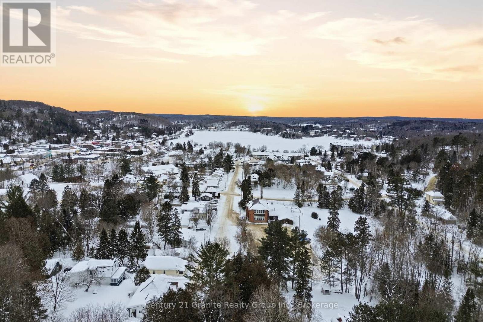 101 Victoria Street, Dysart Et Al, Ontario K0M 1S0 - Photo 41 - X12784224