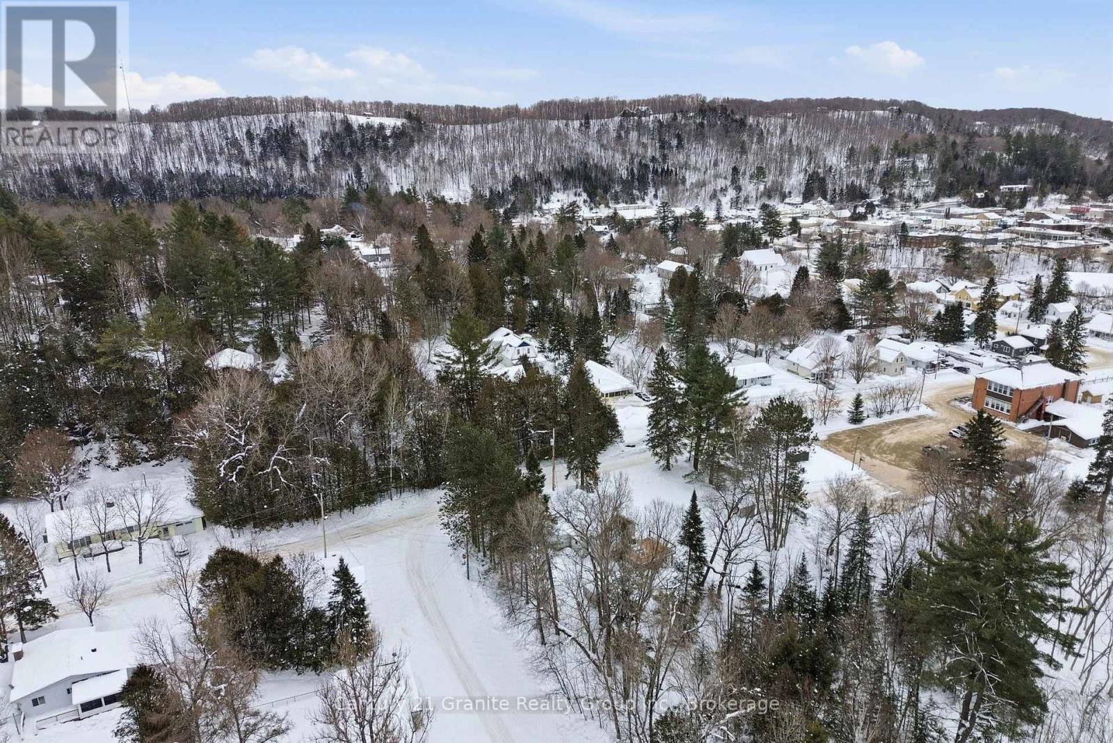 101 Victoria Street, Dysart Et Al, Ontario K0M 1S0 - Photo 45 - X12784224