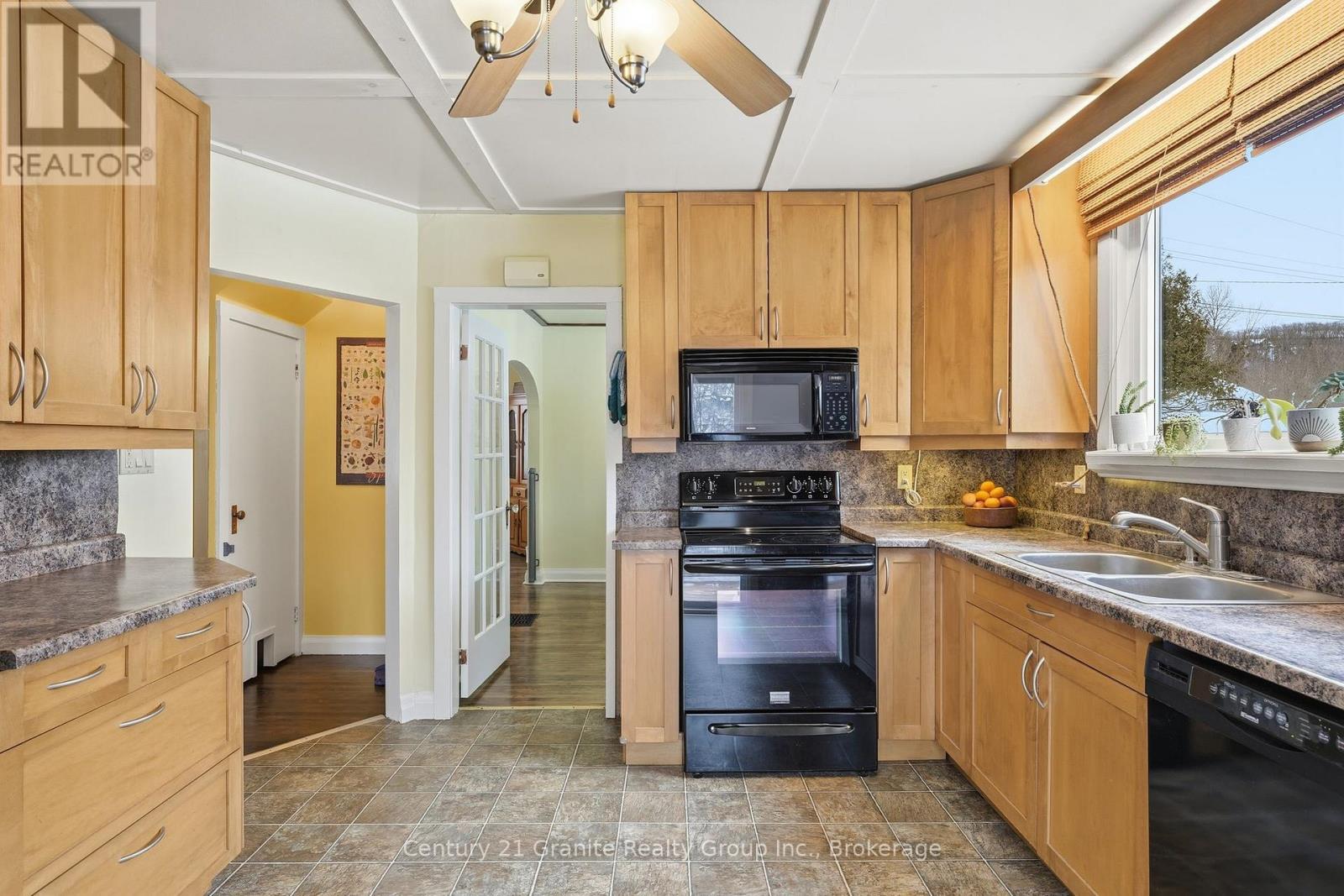 101 Victoria Street, Dysart Et Al, Ontario K0M 1S0 - Photo 5 - X12784224