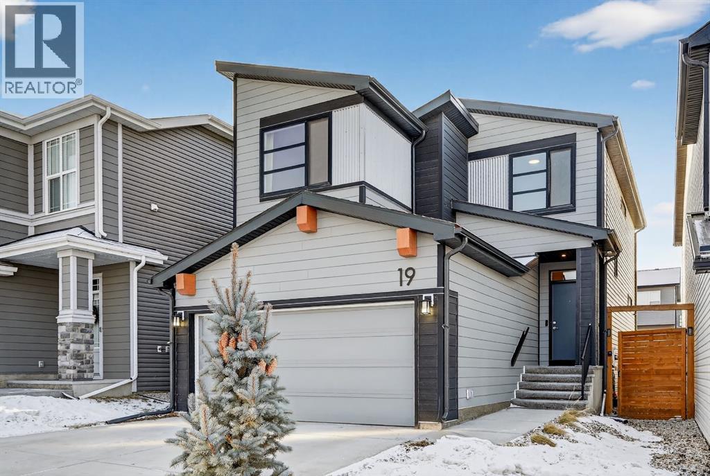 19 Rowley Park Nw, Calgary, Alberta  T3l 0G6 - Photo 1 - A2281755