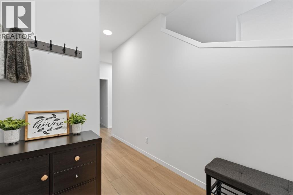 19 Rowley Park Nw, Calgary, Alberta  T3l 0G6 - Photo 6 - A2281755