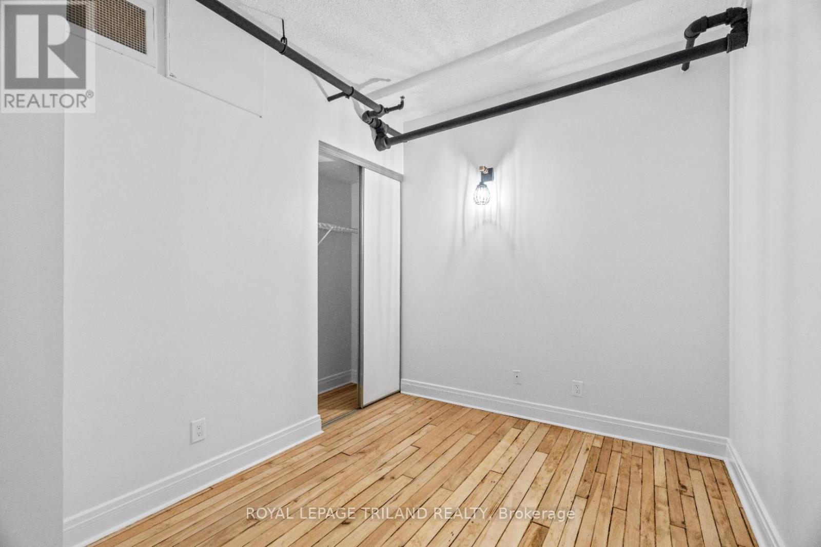 504 - 330 Clarence Street, London East, Ontario  N6A 6H6 - Photo 2 - X12784132