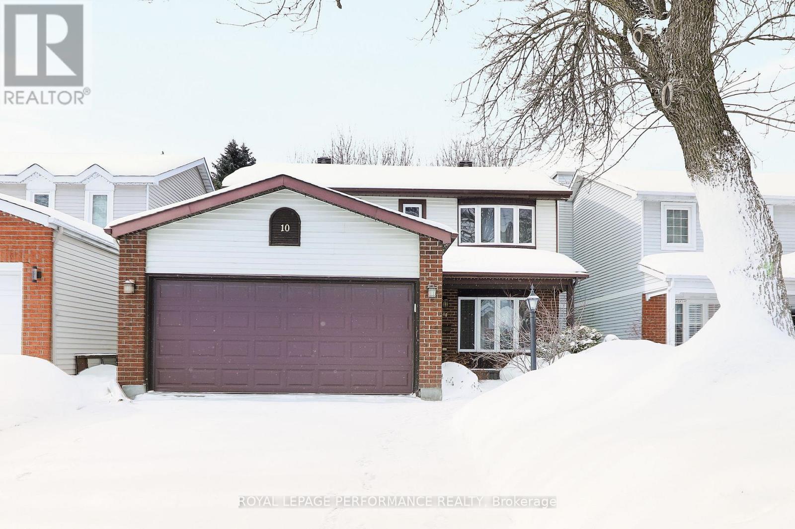 <div class="slider-price">$775,000</div><p>10 Ellisson Way, Ottawa, Ontario</p>