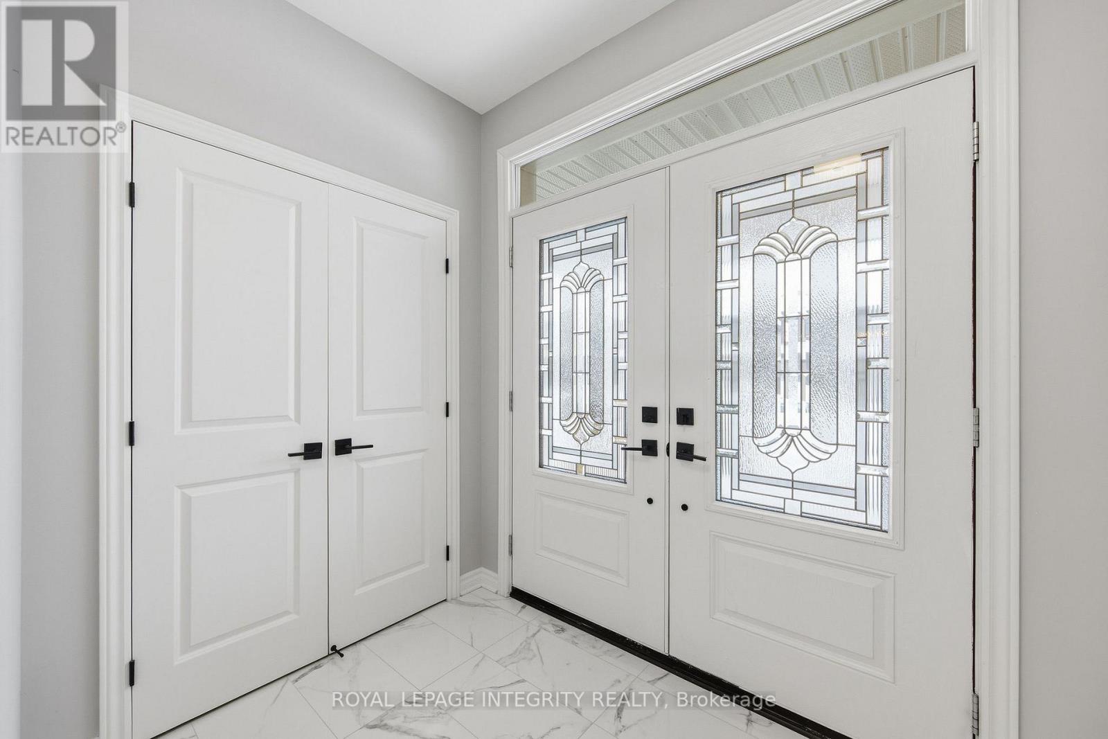 211 Osterley Way, Ottawa, Ontario  K2S 2P2 - Photo 4 - X12784162