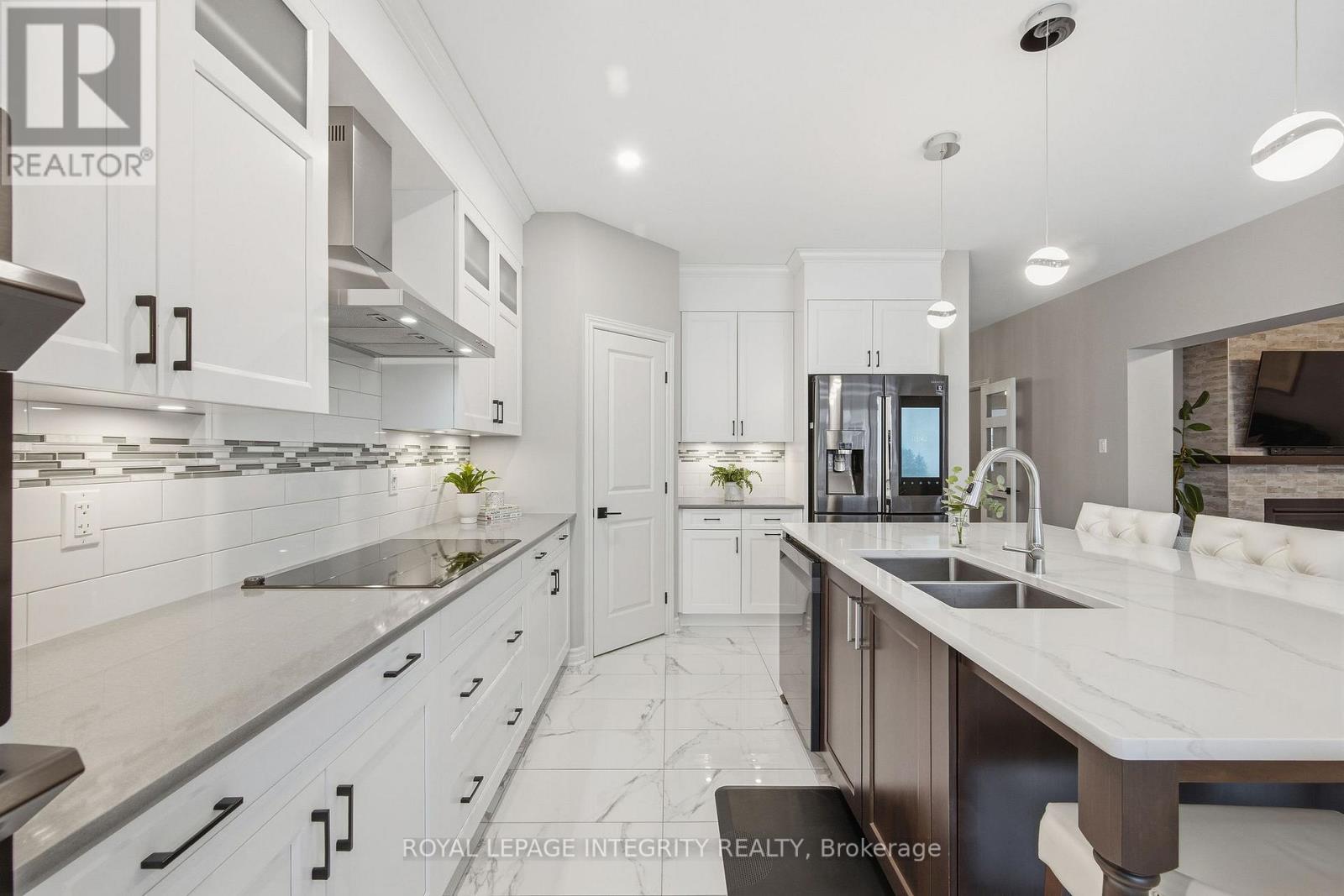 211 Osterley Way, Ottawa, Ontario  K2S 2P2 - Photo 6 - X12784162