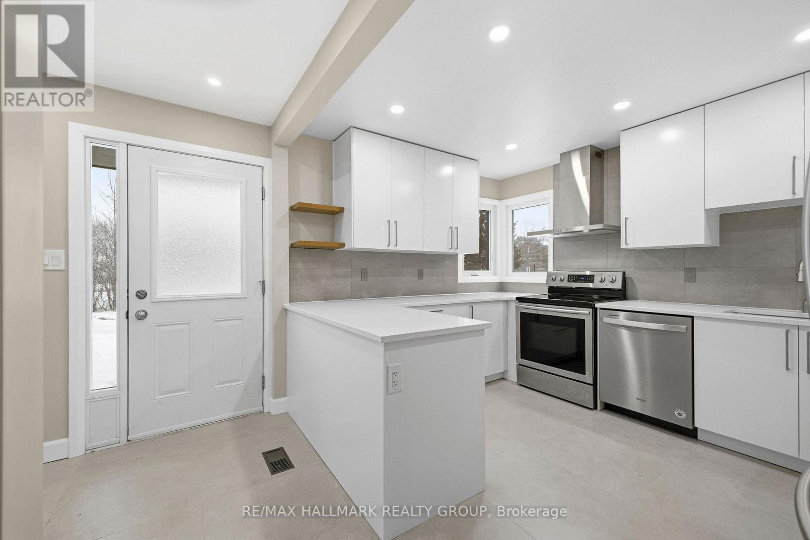 1414 Ridgebrook Drive, Ottawa, Ontario  K1B 4T2 - Photo 4 - X12784258