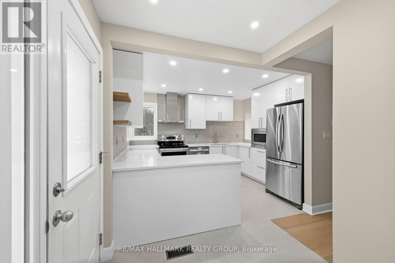 1414 Ridgebrook Drive, Ottawa, Ontario  K1B 4T2 - Photo 5 - X12784258