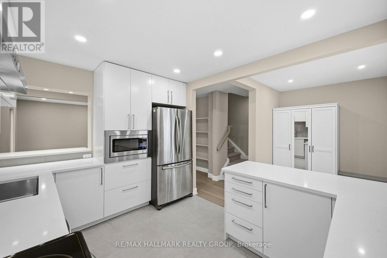 1414 Ridgebrook Drive, Ottawa, Ontario  K1B 4T2 - Photo 6 - X12784258