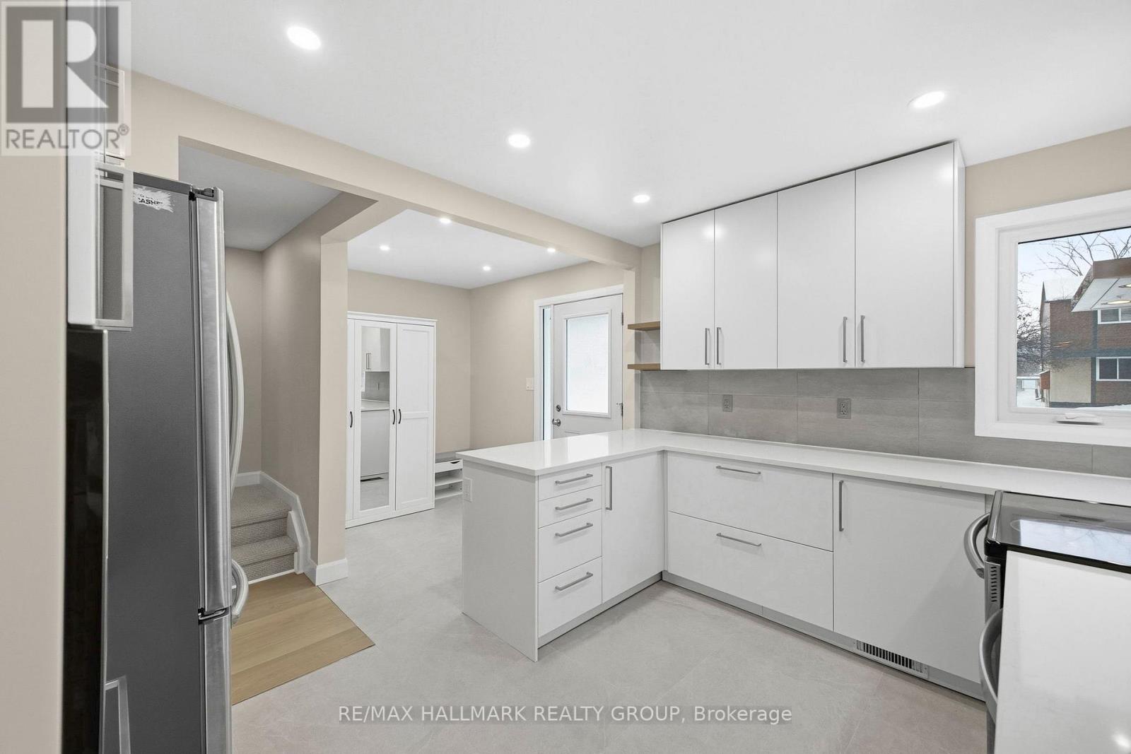 1414 Ridgebrook Drive, Ottawa, Ontario  K1B 4T2 - Photo 8 - X12784258