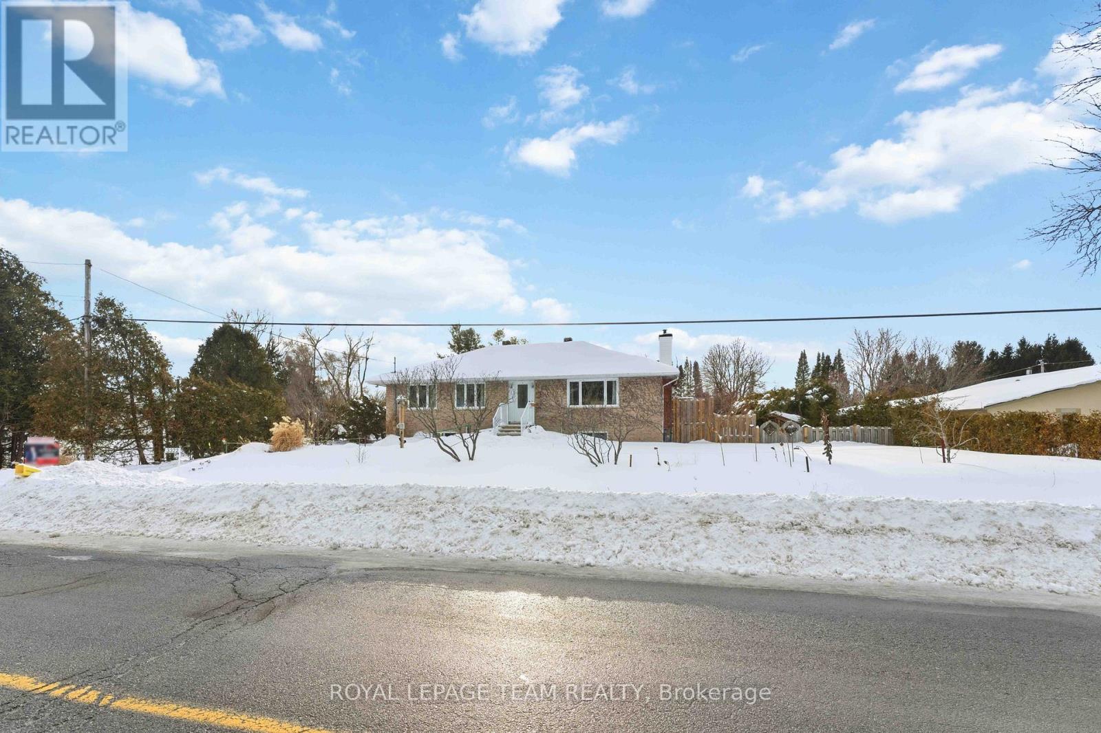 3322 Elizabeth Street, Ottawa, Ontario  K0A 2W0 - Photo 2 - X12784322