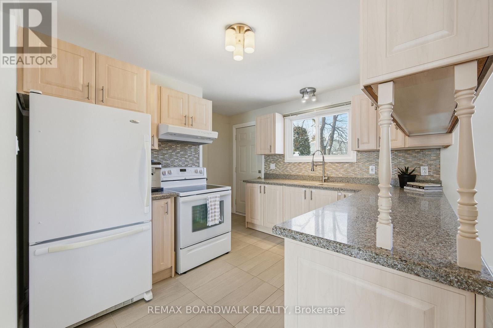 1381 Matheson Road, Ottawa, Ontario  K1J 8B5 - Photo 17 - X12784344