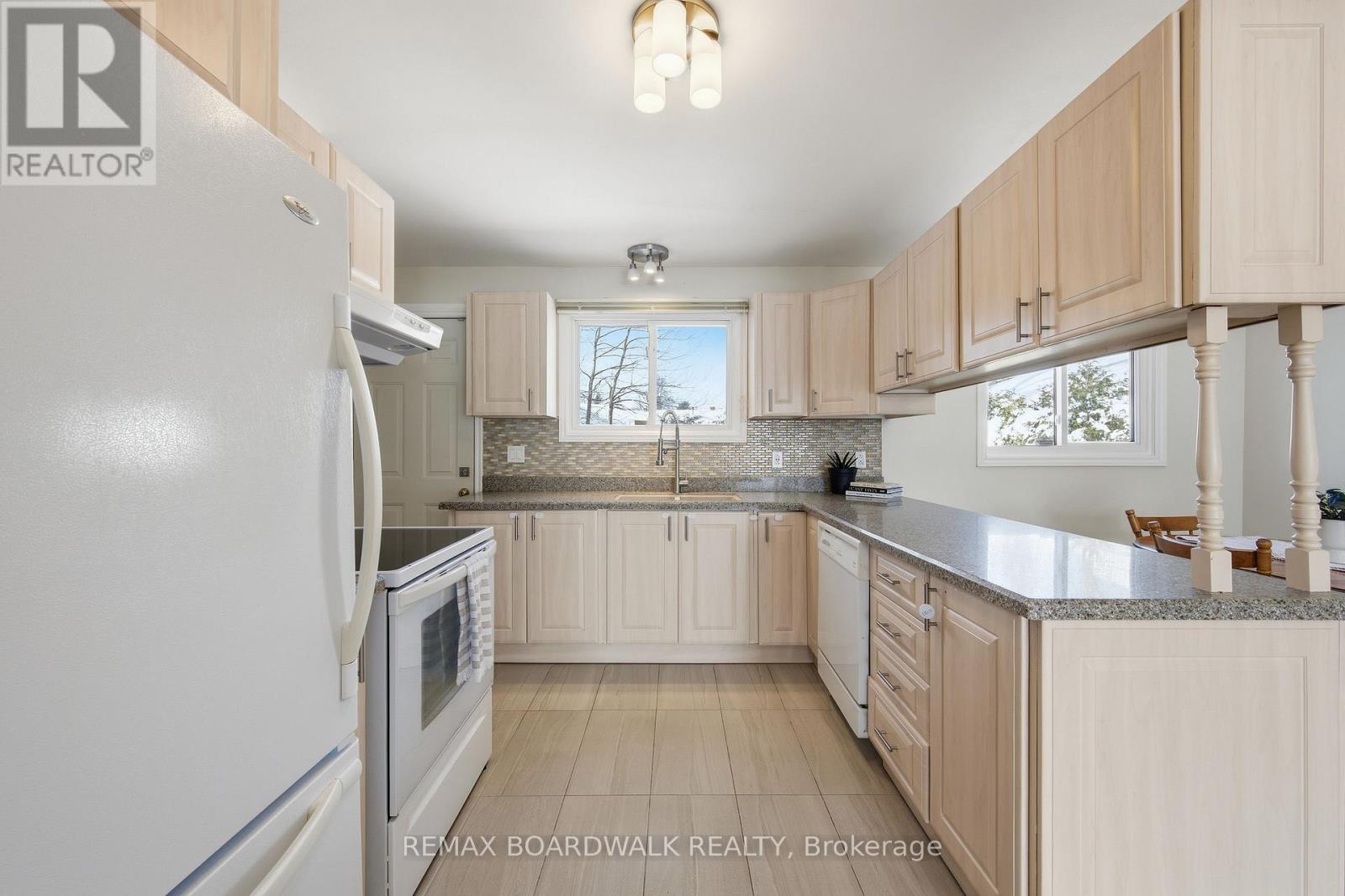 1381 Matheson Road, Ottawa, Ontario  K1J 8B5 - Photo 18 - X12784344