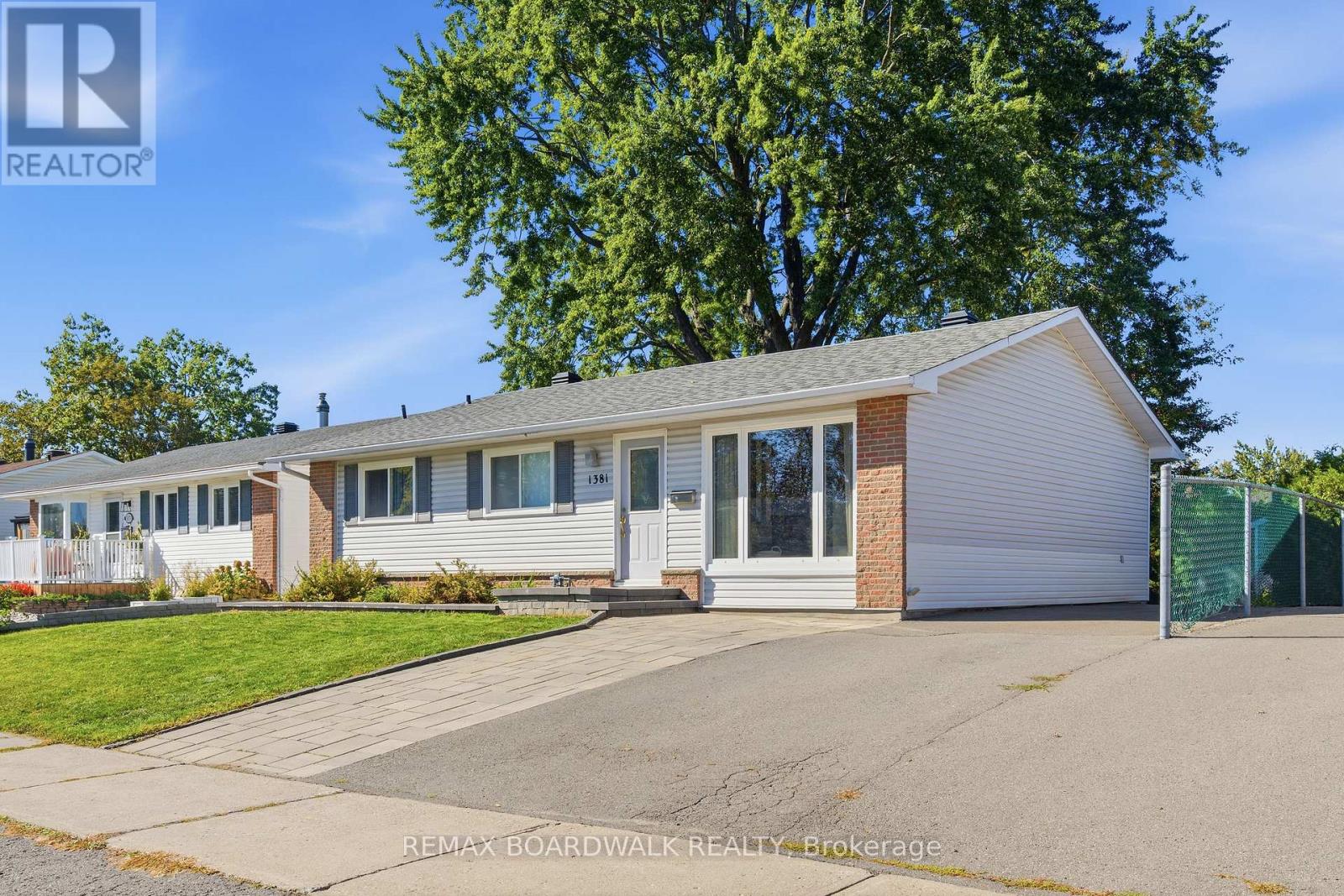 1381 Matheson Road, Ottawa, Ontario  K1J 8B5 - Photo 3 - X12784344