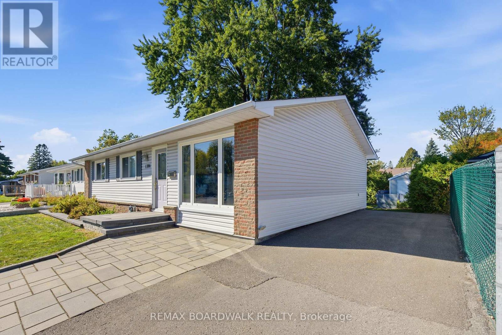 1381 Matheson Road, Ottawa, Ontario  K1J 8B5 - Photo 4 - X12784344