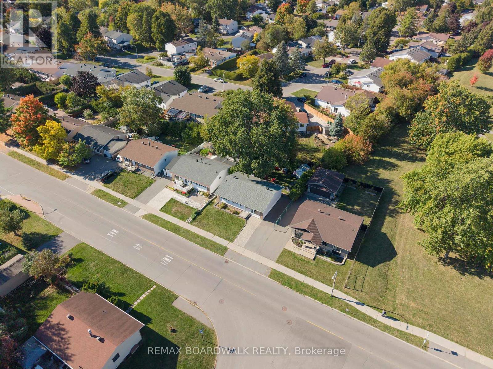 1381 Matheson Road, Ottawa, Ontario  K1J 8B5 - Photo 47 - X12784344