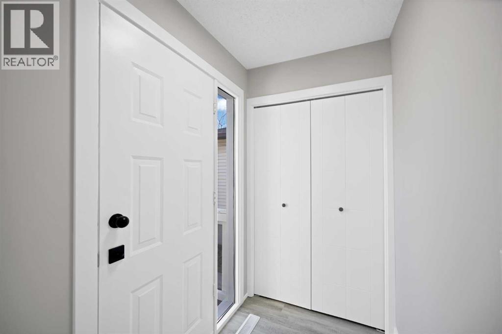 4351 38 Street Ne, Calgary, Alberta  T1Y 5X6 - Photo 6 - A2286010