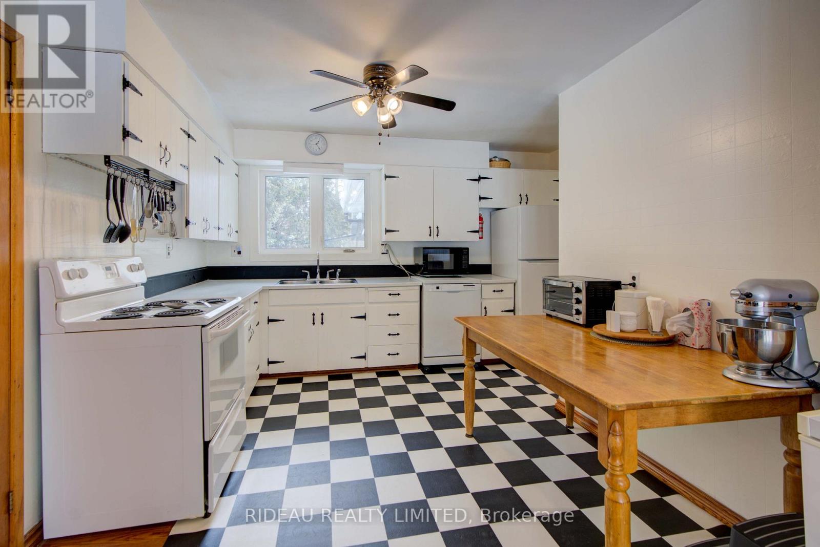 109 Perth Street, Rideau Lakes, Ontario  K0G 1E0 - Photo 14 - X12784120