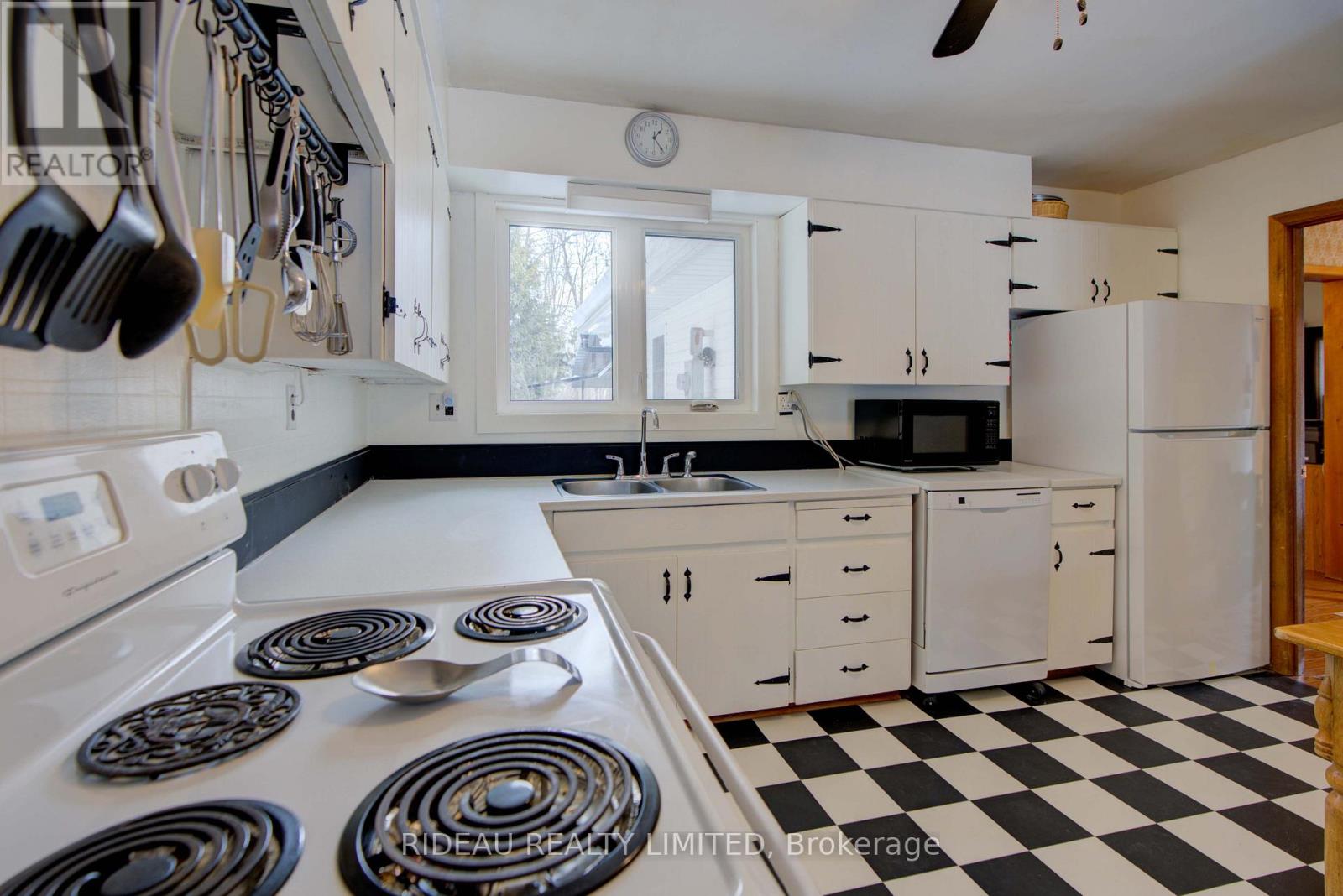 109 Perth Street, Rideau Lakes, Ontario  K0G 1E0 - Photo 15 - X12784120