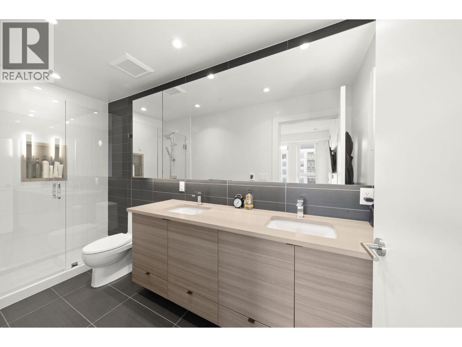 Listing Picture 20 of 31 : 7 8508 JACK UPPAL STREET, Vancouver / 溫哥華 - 魯藝地產 Yvonne Lu Group - MLS Medallion Club Member