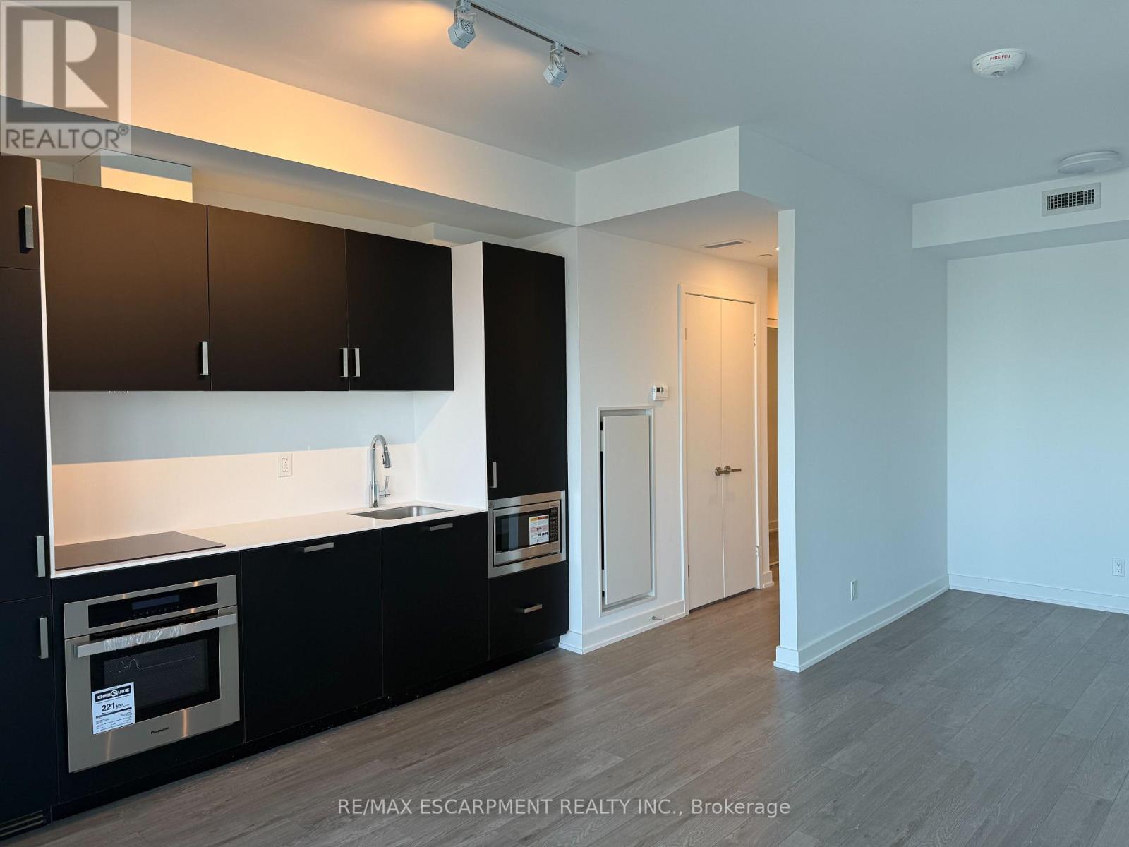5601 - 88 Queen Street E, Toronto, Ontario  M8Z 0A7 - Photo 6 - C12784200
