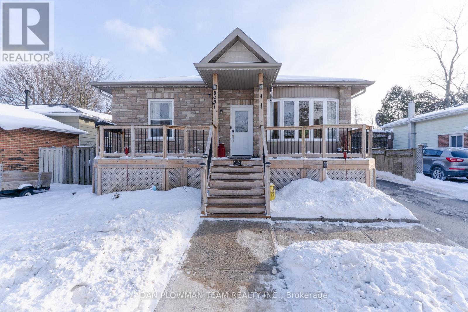 929 DUBLIN STREET, Whitby, Ontario