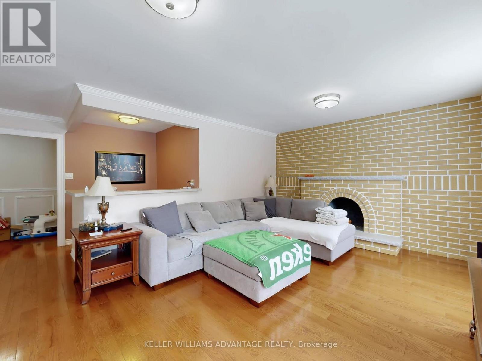 73 Highglen Avenue, Markham, Ontario  L3R 8R1 - Photo 4 - N12784138