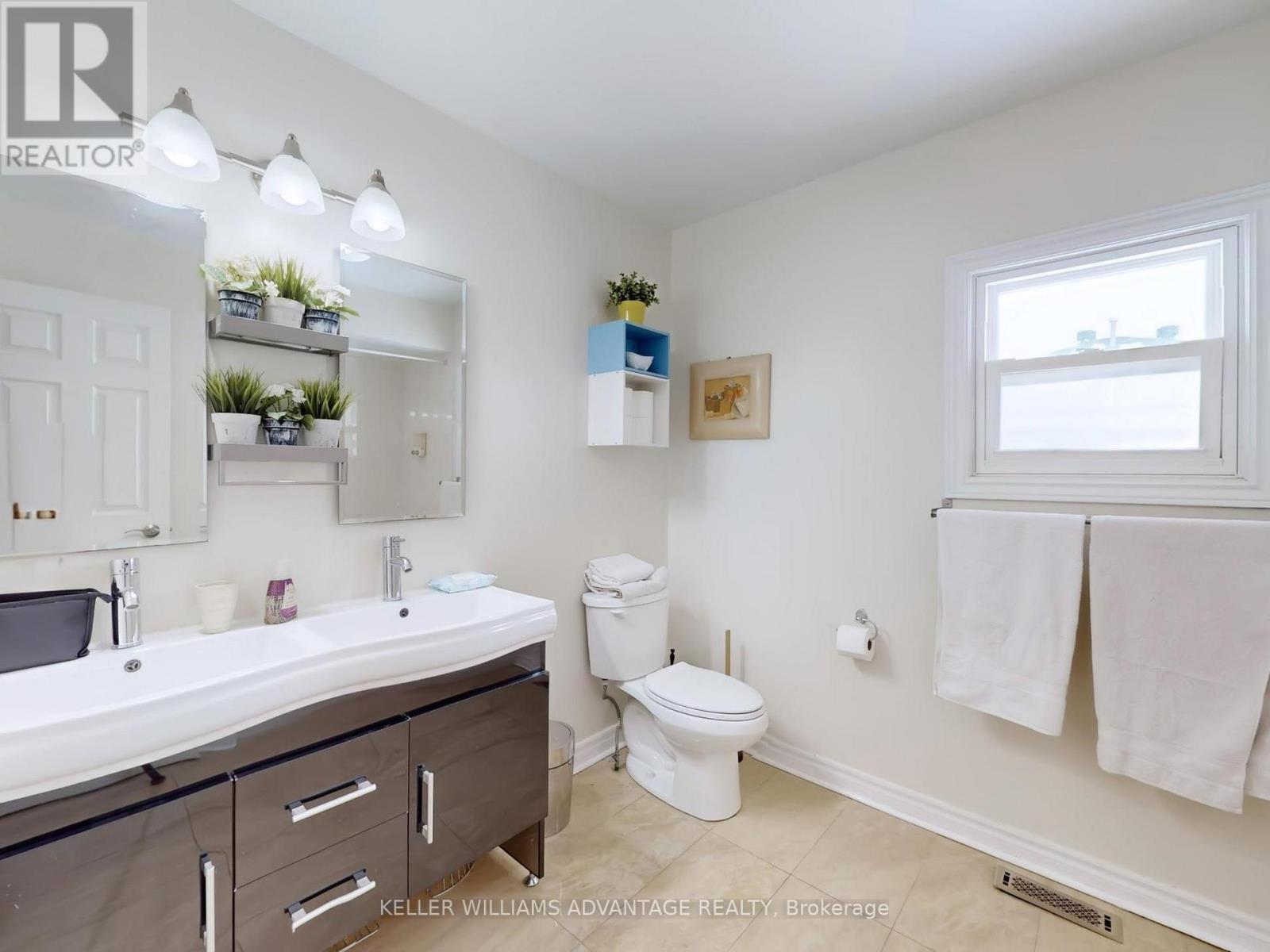 73 Highglen Avenue, Markham, Ontario  L3R 8R1 - Photo 9 - N12784138