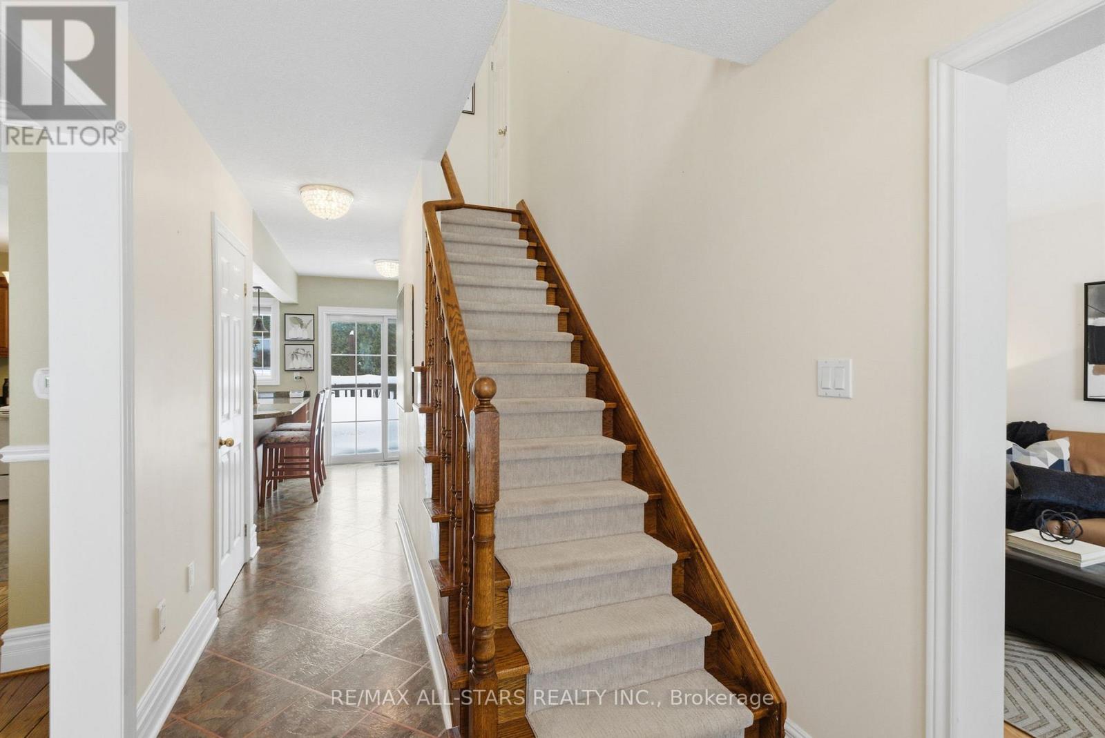 8 Colonel Sharpe Crescent, Uxbridge, Ontario  L9P 1T6 - Photo 4 - N12784230