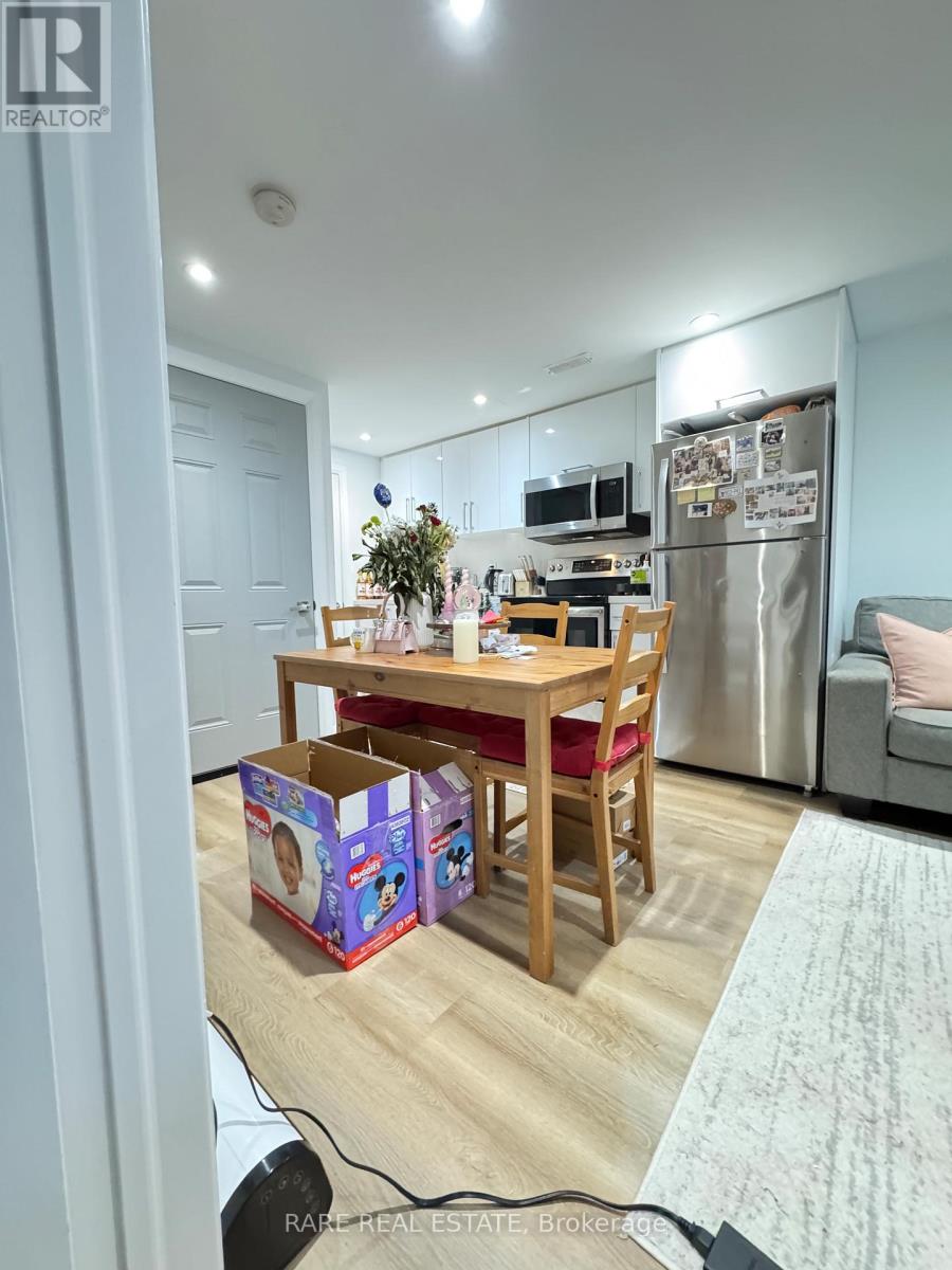 980 Jacarandah Drive, Newmarket (Huron Heights-Leslie Valley), Ontario  L3Y 5K5 - Photo 2 - N12784312