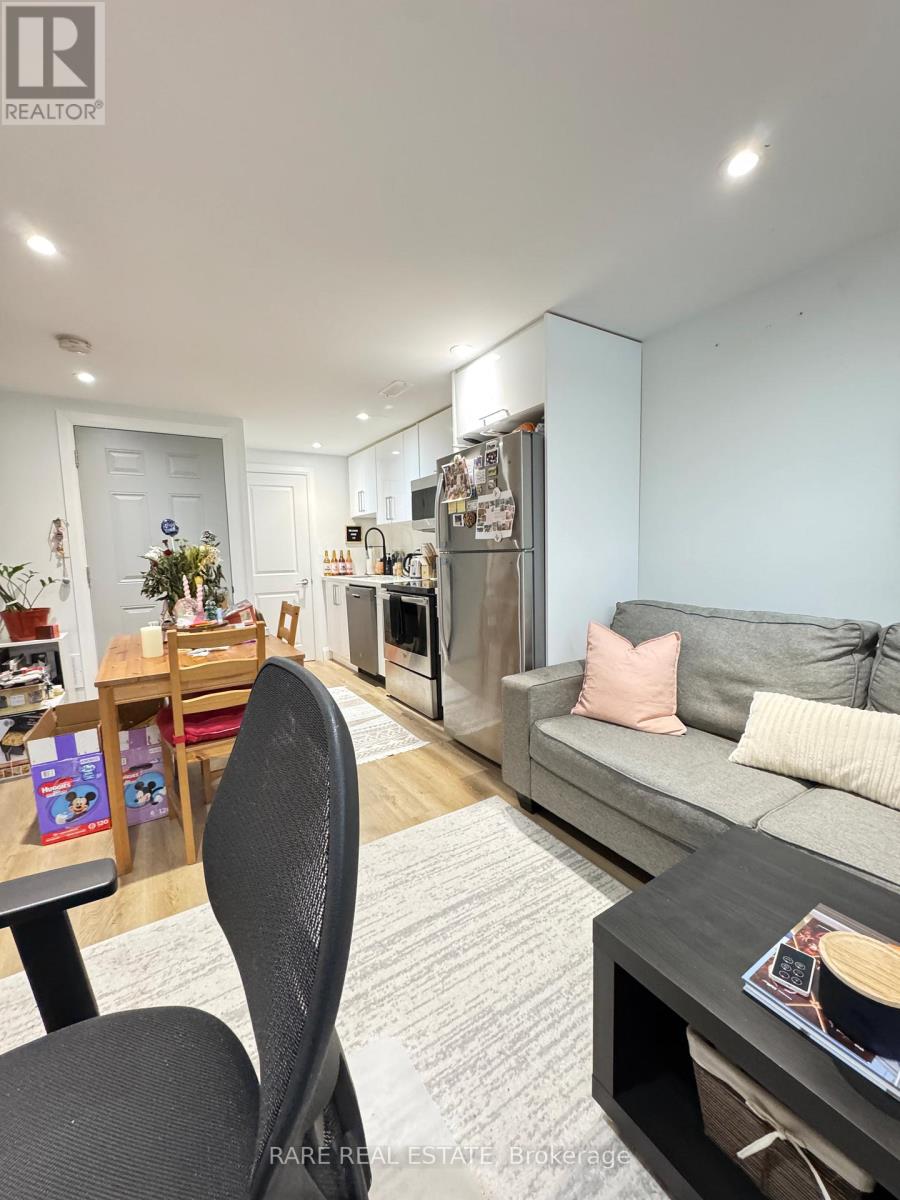 980 Jacarandah Drive, Newmarket (Huron Heights-Leslie Valley), Ontario  L3Y 5K5 - Photo 5 - N12784312