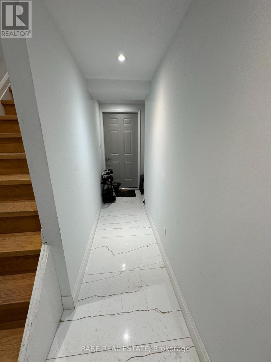 980 Jacarandah Drive, Newmarket (Huron Heights-Leslie Valley), Ontario  L3Y 5K5 - Photo 7 - N12784312