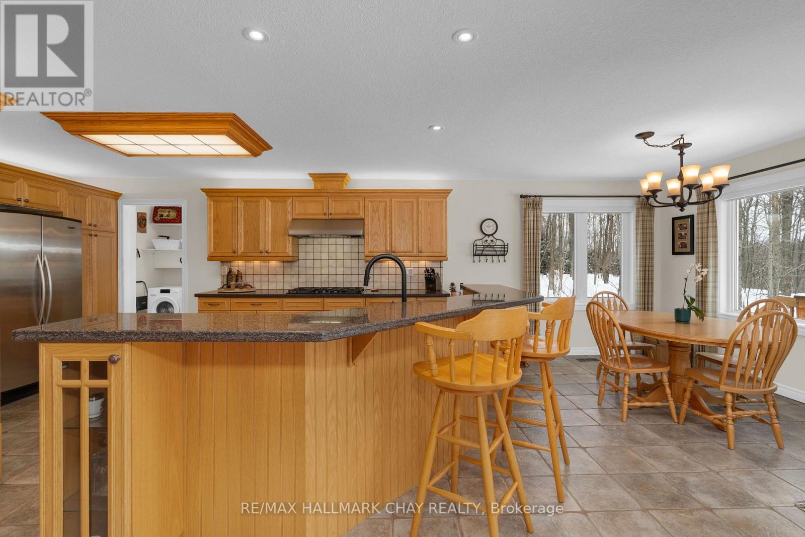 29 Maple Ridge Road, Oro-Medonte, Ontario  L0L 2L0 - Photo 7 - S12784104