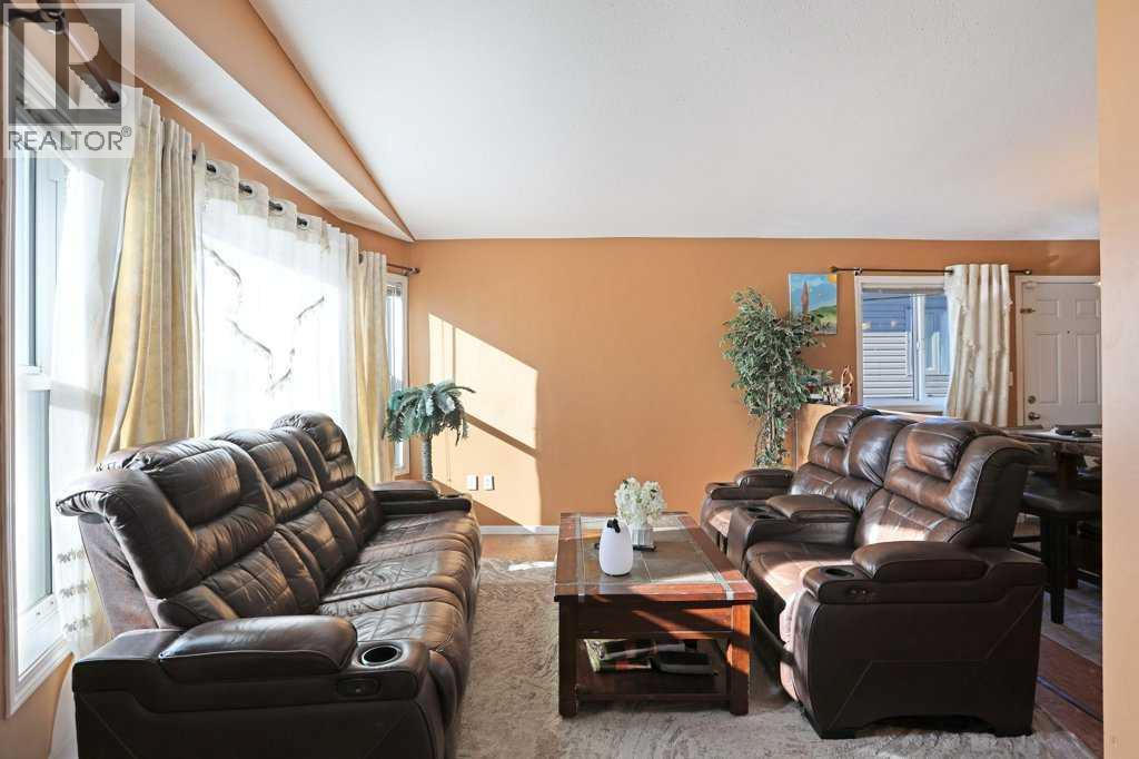 1620 2nd Avenue E, Brooks, Alberta  T1R 1K3 - Photo 3 - A2285852