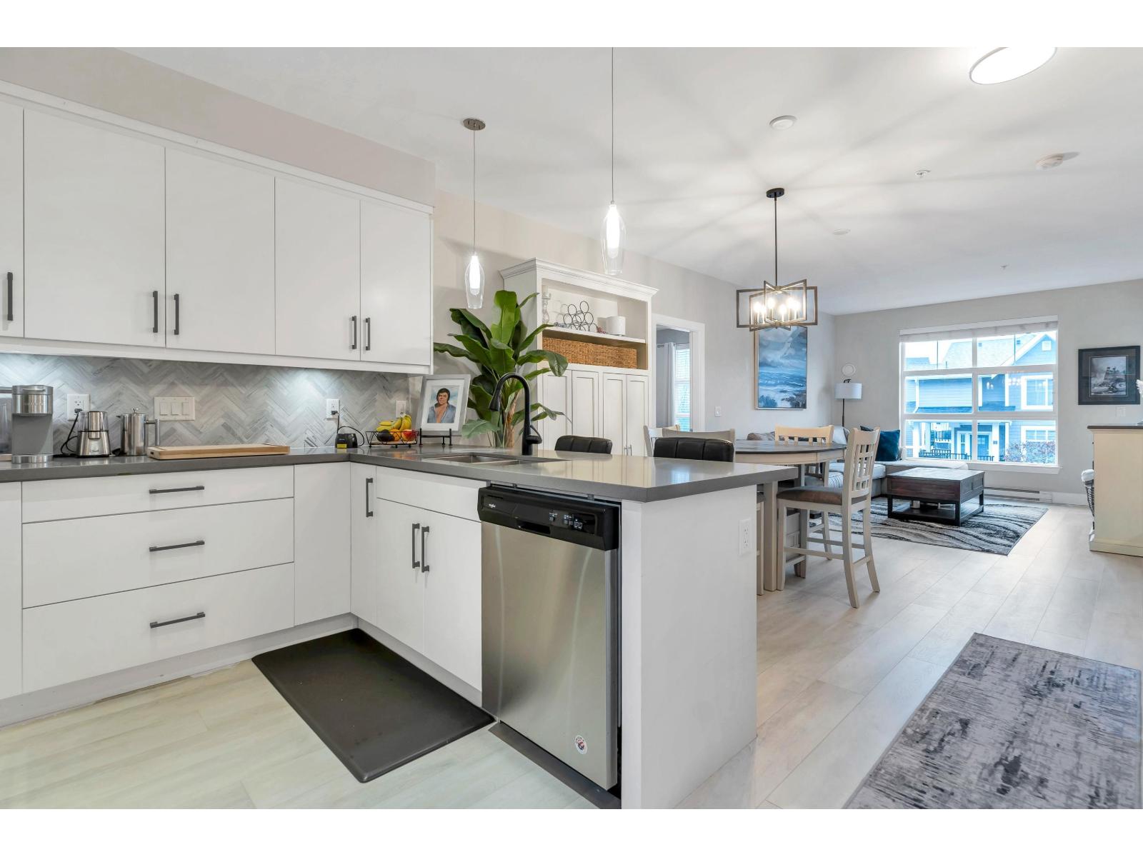 207 14550 Winter Crescent, Surrey, British Columbia  V4P 0G4 - Photo 6 - R3087966