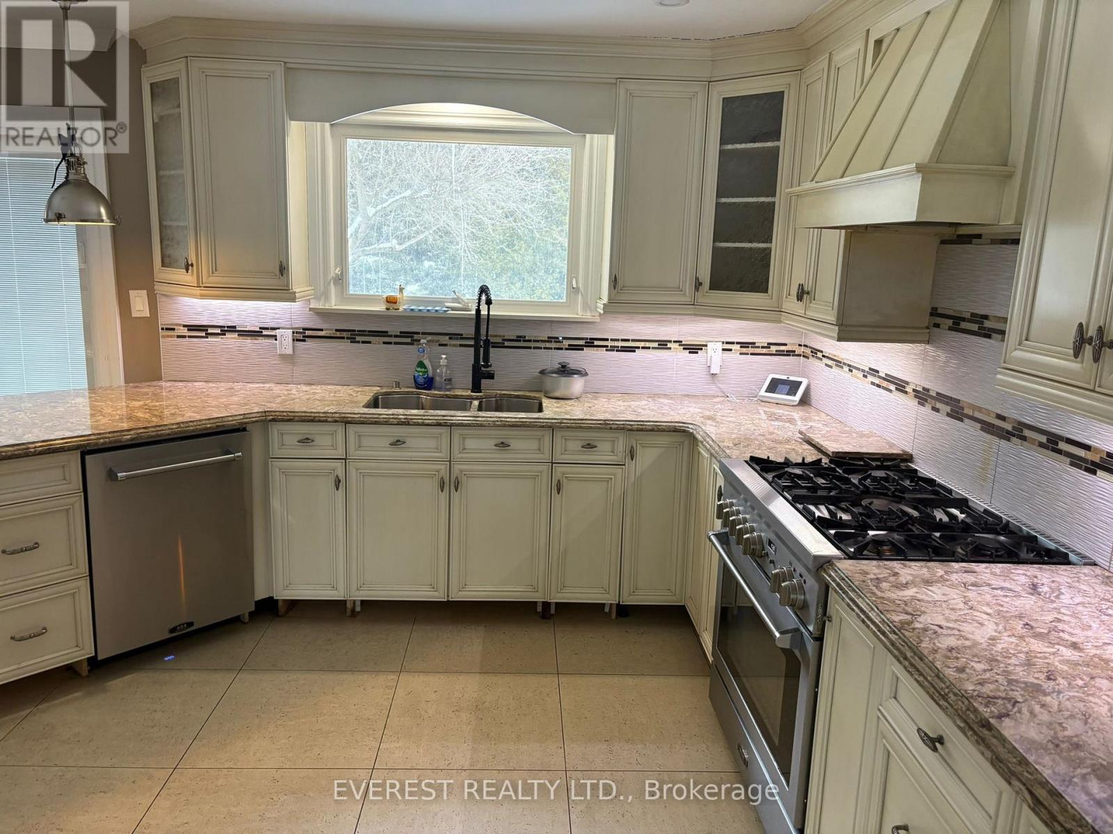 27 Birchview Drive, Caledon, Ontario  L7K 0L6 - Photo 12 - W12784078