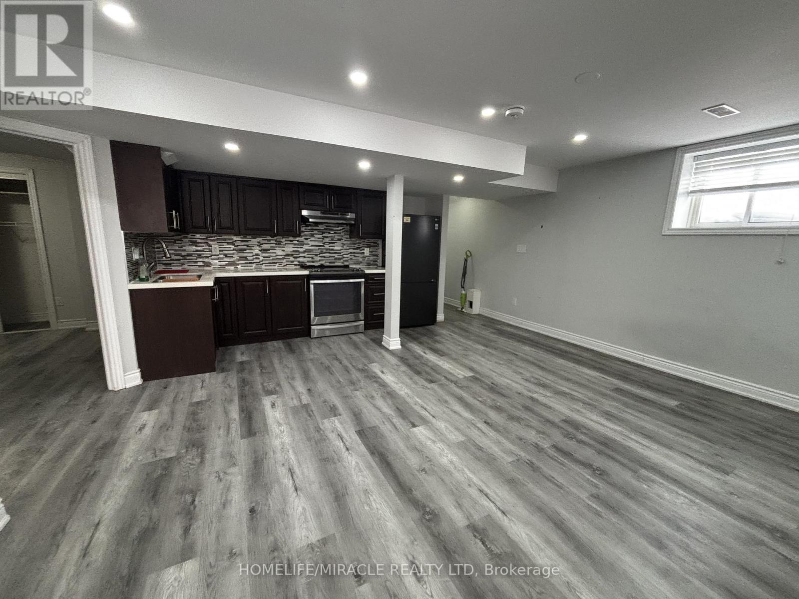 2 - 43 Averill Road, Brampton (Northwest Brampton), Ontario  L7A 5A7 - Photo 3 - W12784092